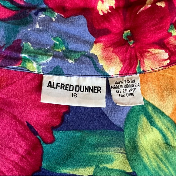 Vintage Floral Hawaiian Button-Down Shirt - Picture 4 of 4